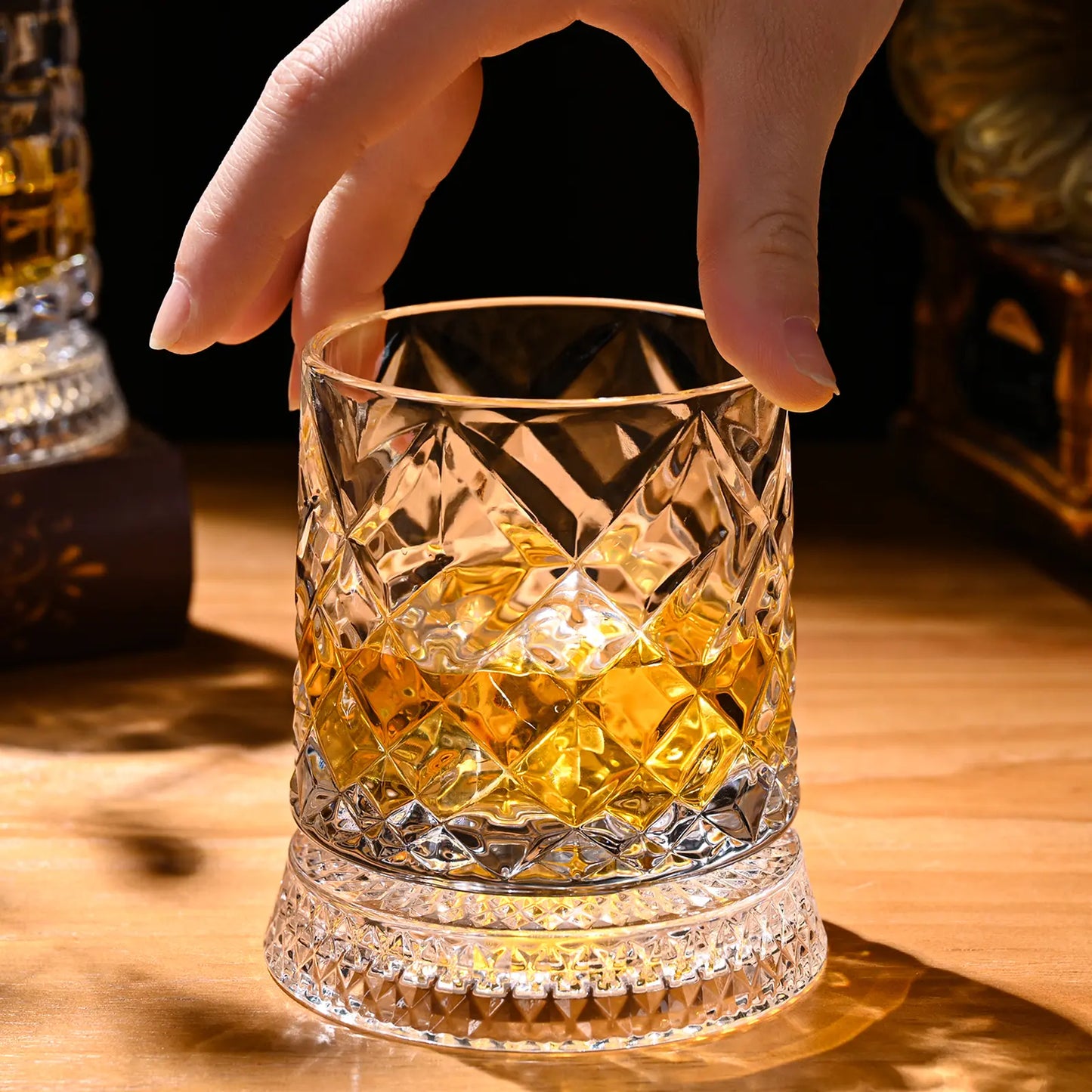 Luxury 360° Spinning Crystal Whiskey Glass – Elegant Stress Relief Barware Gift for Whiskey and Wine Enthusiasts